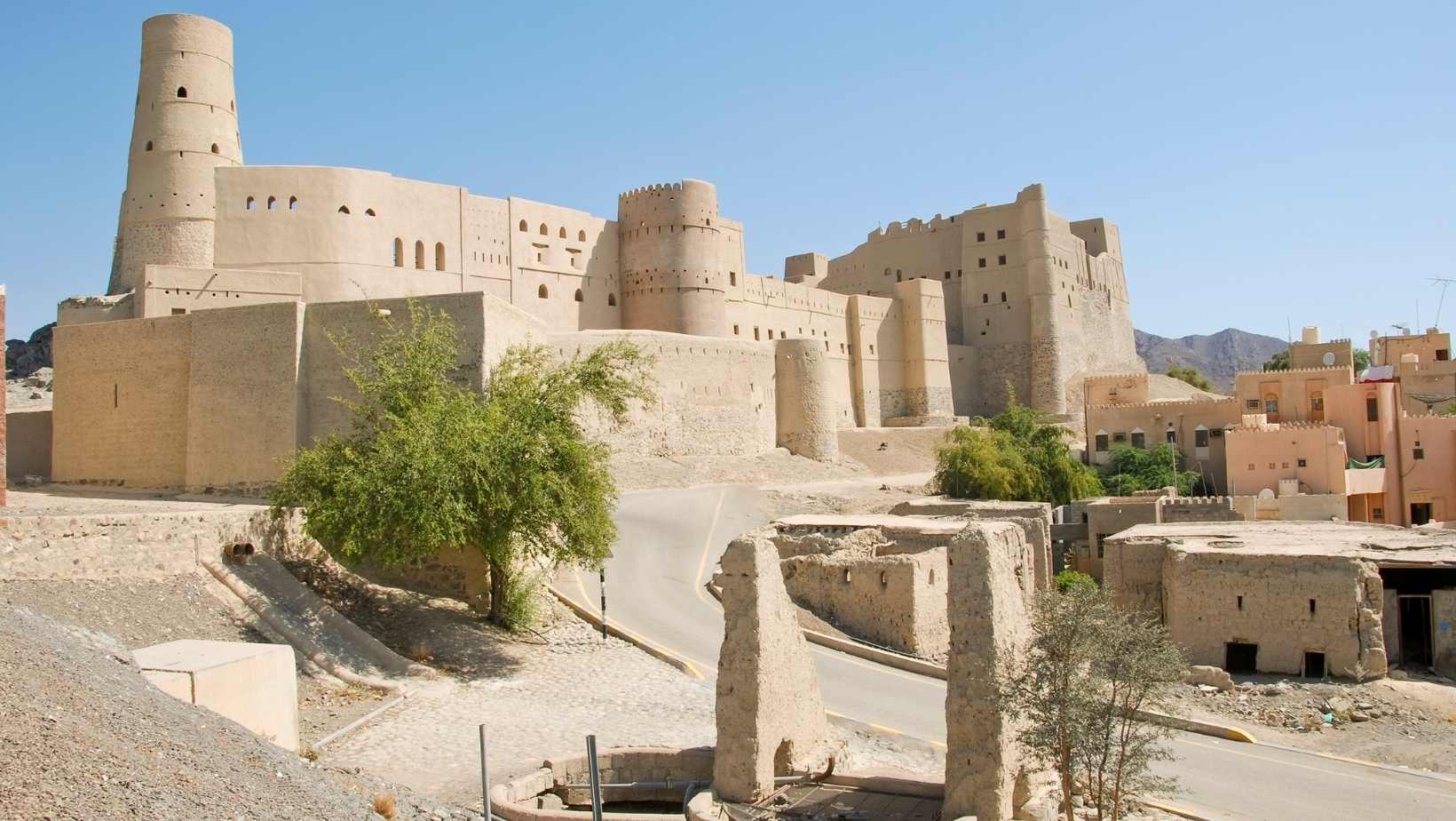 Nizwa (Oman), Al Dakhiliya: città storica, dintorni interessanti